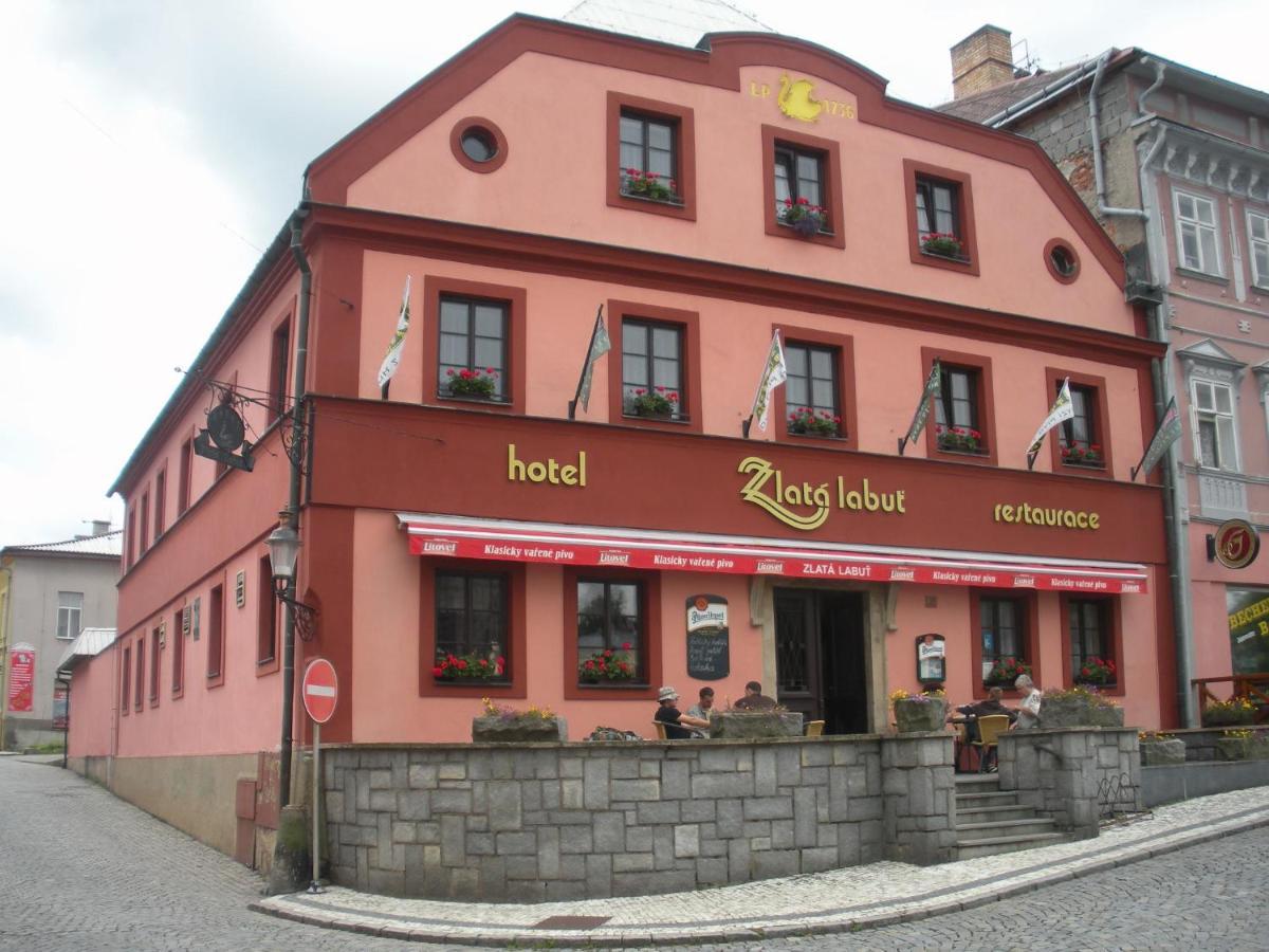 Hotel Zlata Labut Králíky Екстериор снимка