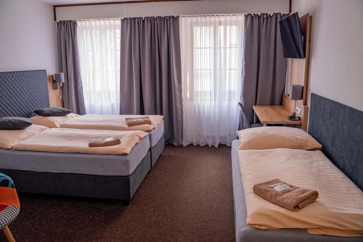 Hotel Zlata Labut Králíky Екстериор снимка