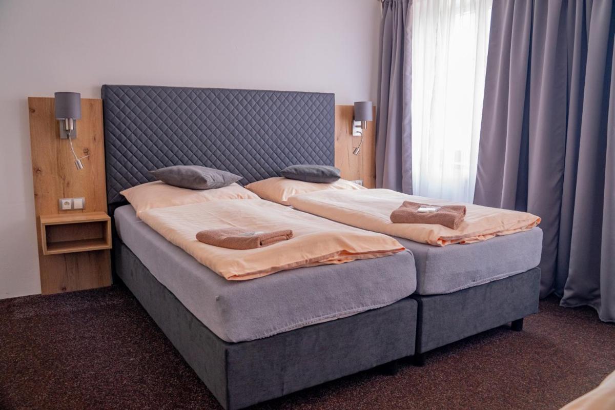 Hotel Zlata Labut Králíky Екстериор снимка