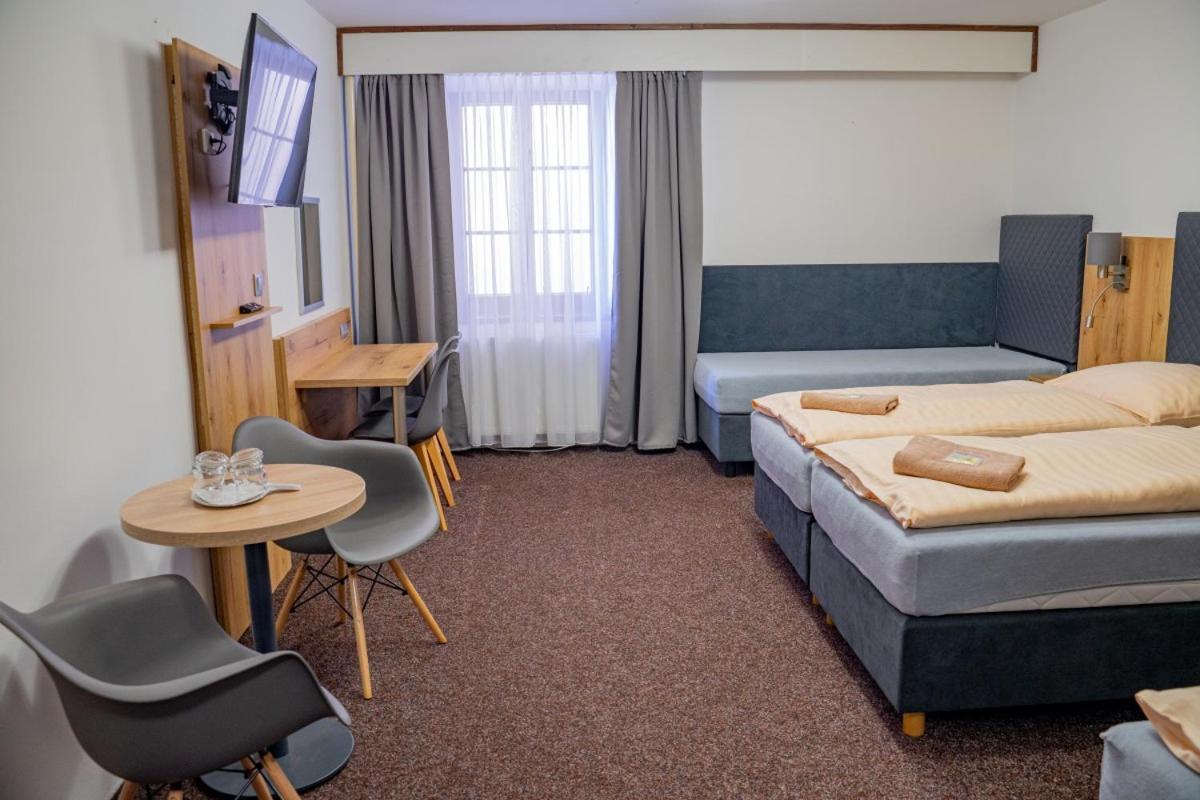 Hotel Zlata Labut Králíky Екстериор снимка
