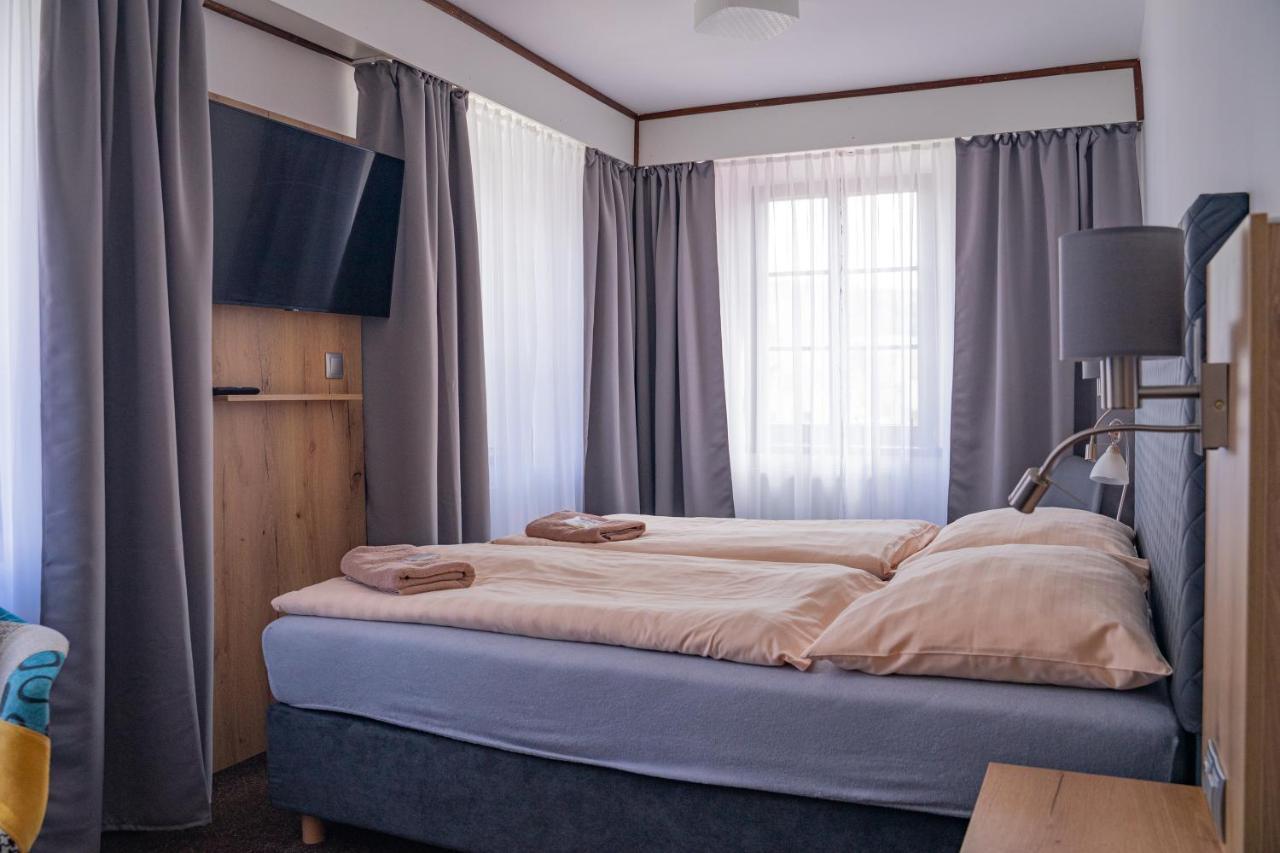 Hotel Zlata Labut Králíky Екстериор снимка