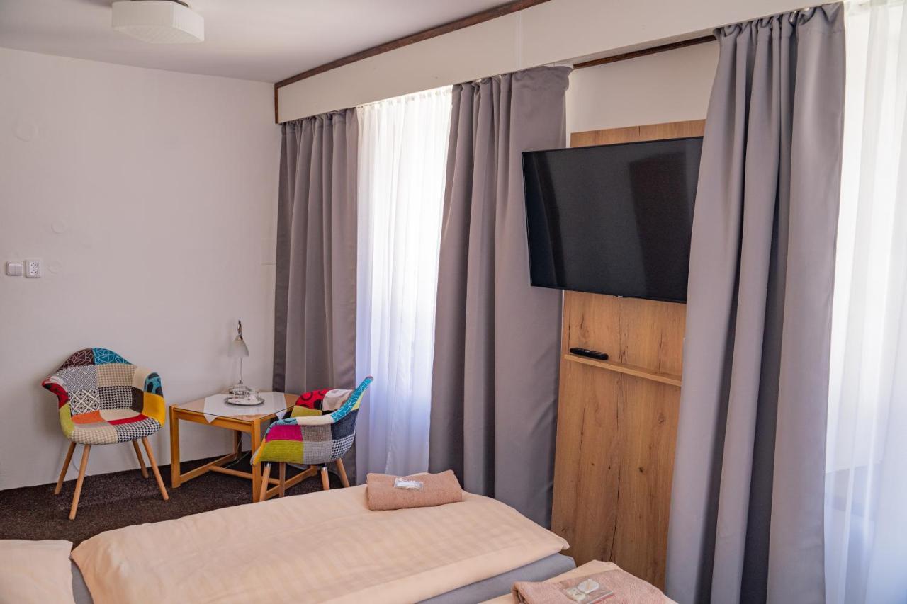 Hotel Zlata Labut Králíky Екстериор снимка